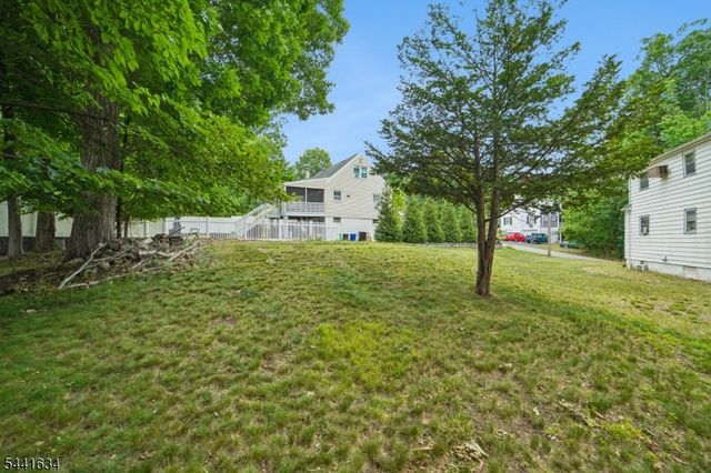 72 Lake Dr East, Wayne Twp., NJ 07470
