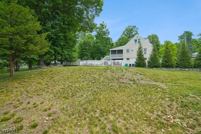 72 Lake Dr East, Wayne Twp., NJ 07470