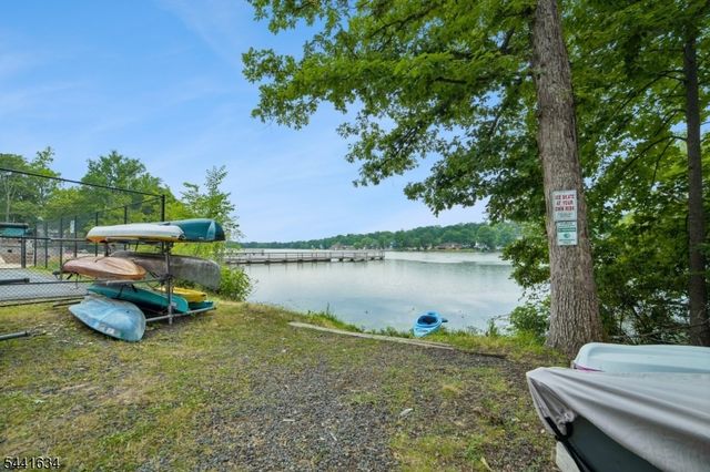72 Lake Dr East, Wayne Twp., NJ 07470