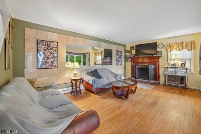 72 Lake Dr East, Wayne Twp., NJ 07470