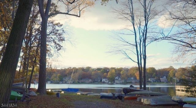 72 Lake Dr East, Wayne Twp., NJ 07470