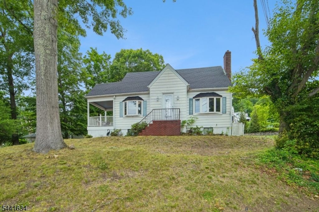 72 Lake Dr East, Wayne Twp., NJ 07470