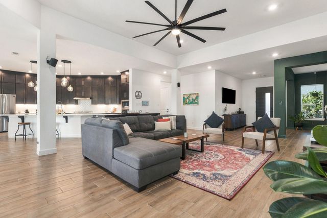 112 Capalin CT, Liberty Hill, TX 78642