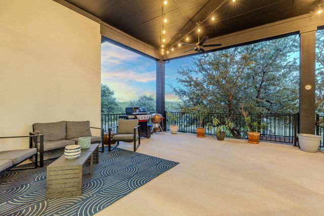 112 Capalin CT, Liberty Hill, TX 78642