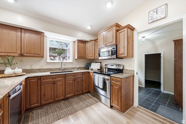 11875 S ELM RIDGE RD, Sandy, UT 84094