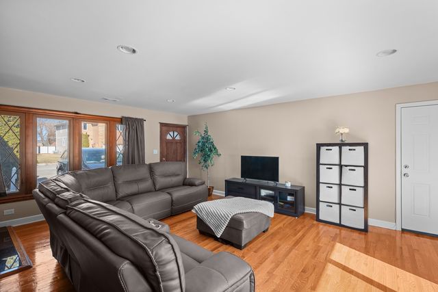 10715 Diversey Avenue, Melrose Park, IL 60164
