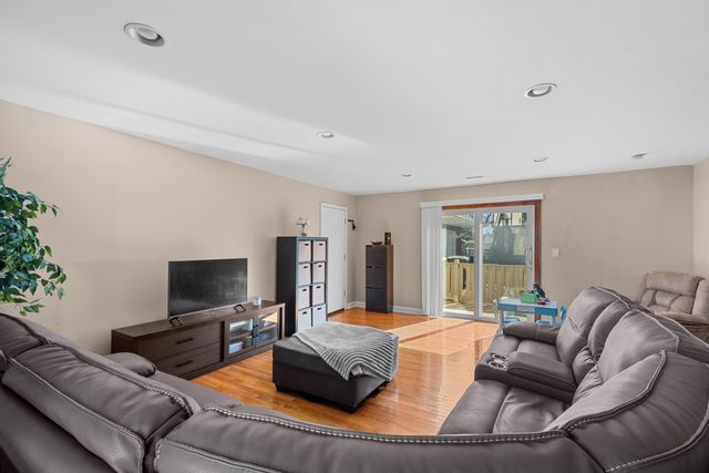 10715 Diversey Avenue, Melrose Park, IL 60164