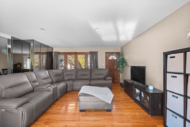 10715 Diversey Avenue, Melrose Park, IL 60164