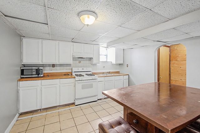 496 Tucker St, Fall River, MA 02721