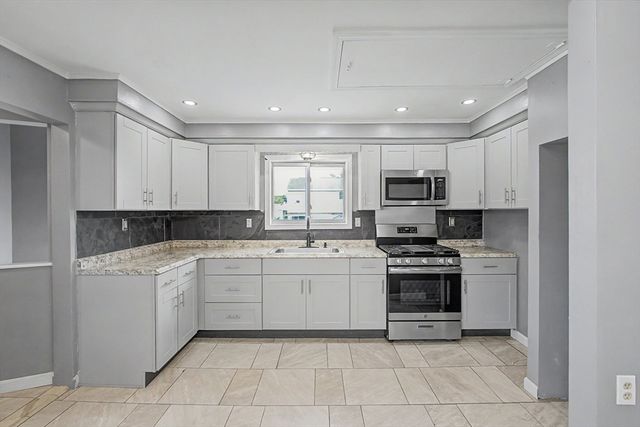 496 Tucker St, Fall River, MA 02721