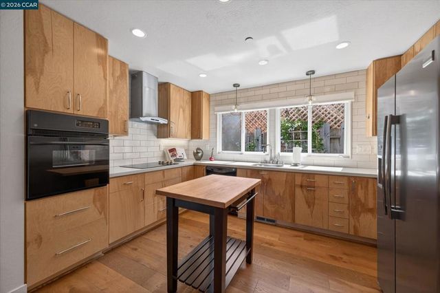 79 California Ave, Orinda, CA 94563