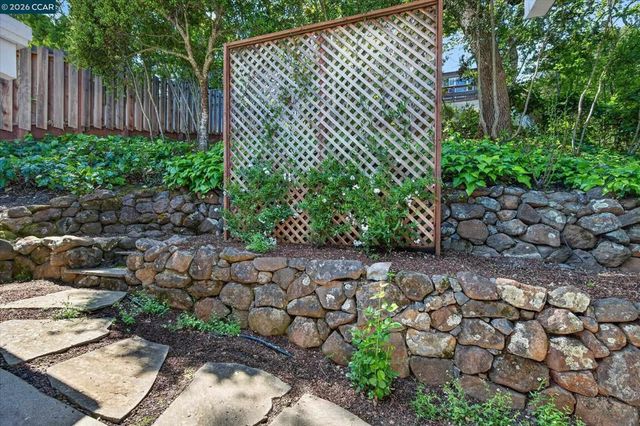 79 California Ave, Orinda, CA 94563