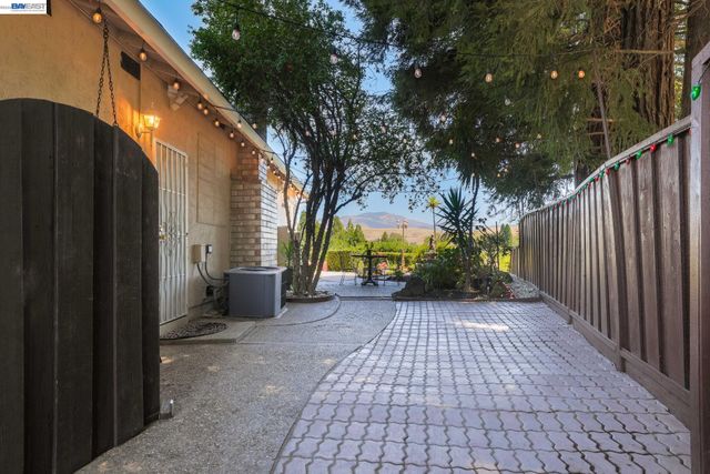 86 Jamaica Dr, San Ramon, CA 94582