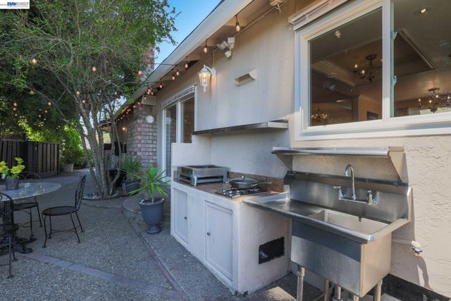 86 Jamaica Dr, San Ramon, CA 94582