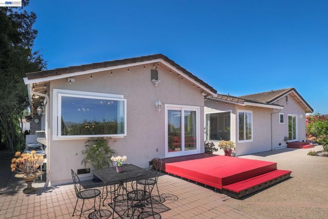 86 Jamaica Dr, San Ramon, CA 94582