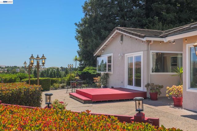86 Jamaica Dr, San Ramon, CA 94582