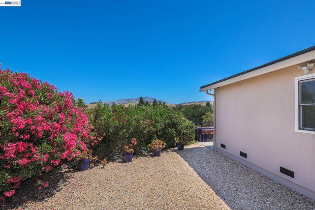 86 Jamaica Dr, San Ramon, CA 94582