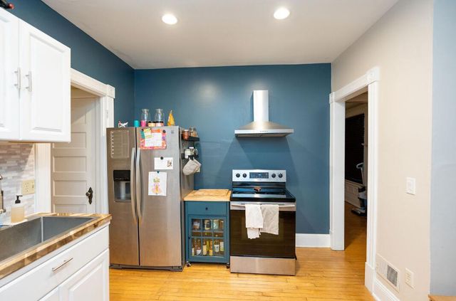 3249 W Mckinley BOULEVARD, Milwaukee, WI 53208