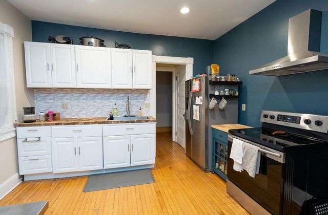 3249 W Mckinley BOULEVARD, Milwaukee, WI 53208