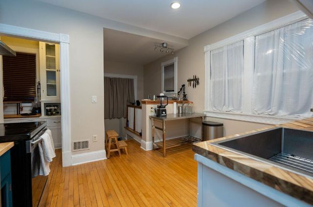 3249 W Mckinley BOULEVARD, Milwaukee, WI 53208