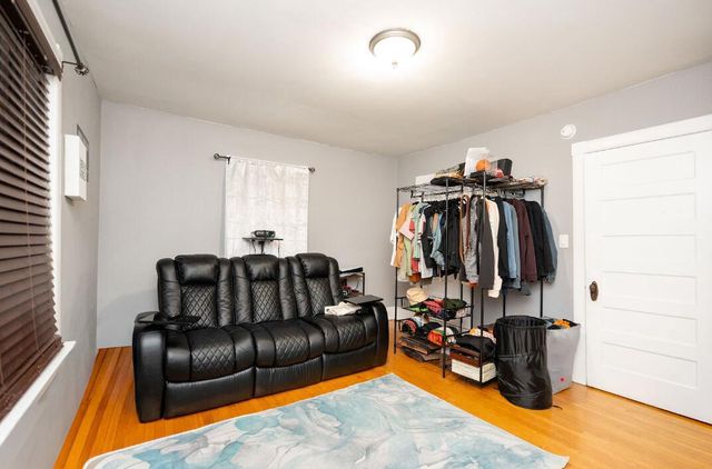 3249 W Mckinley BOULEVARD, Milwaukee, WI 53208