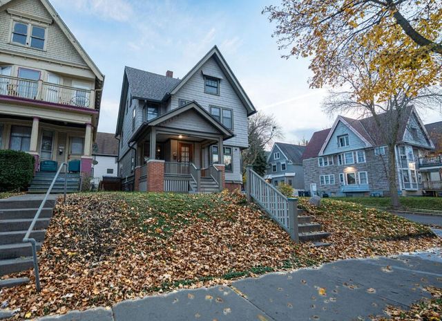 3249 W Mckinley BOULEVARD, Milwaukee, WI 53208