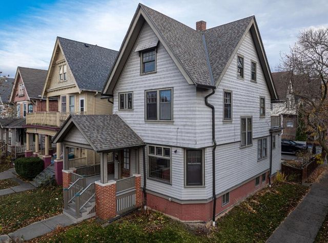 3249 W Mckinley BOULEVARD, Milwaukee, WI 53208