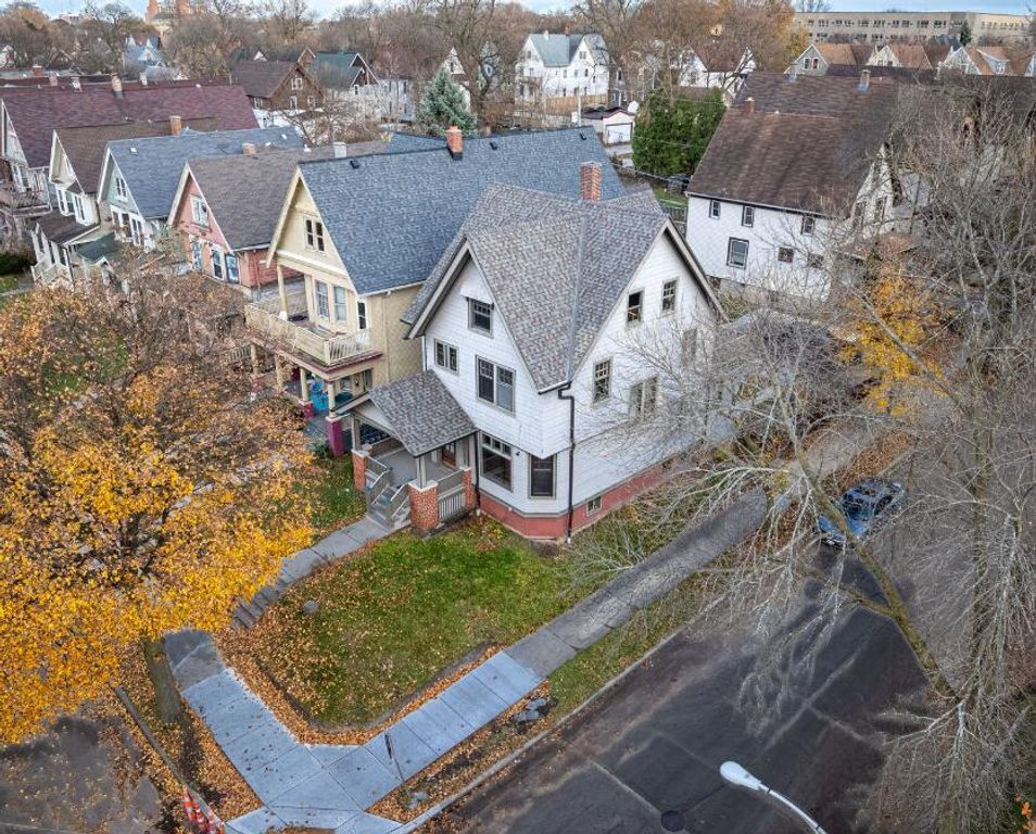 3249 W Mckinley BOULEVARD, Milwaukee, WI 53208