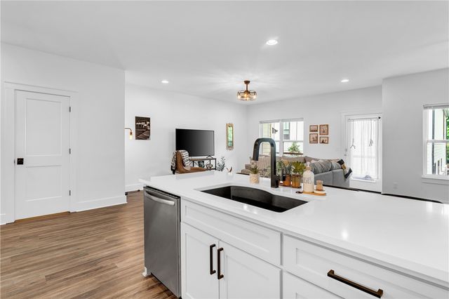 215 E Center Street, Fayetteville, AR 72701