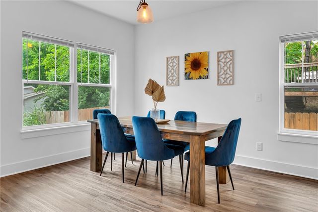 215 E Center Street, Fayetteville, AR 72701