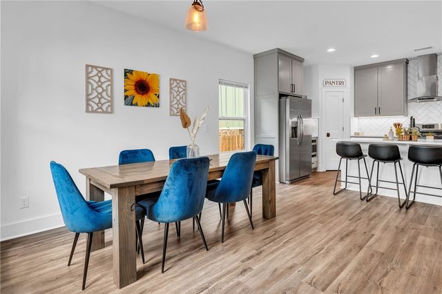 215 E Center Street, Fayetteville, AR 72701