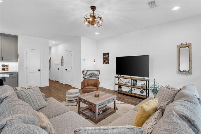 215 E Center Street, Fayetteville, AR 72701