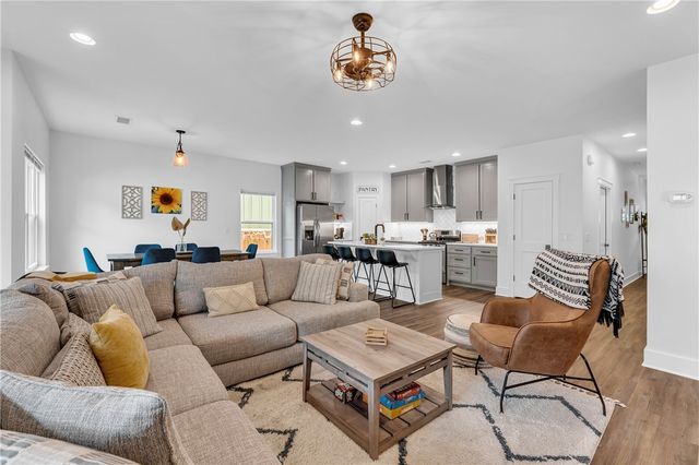 215 E Center Street, Fayetteville, AR 72701