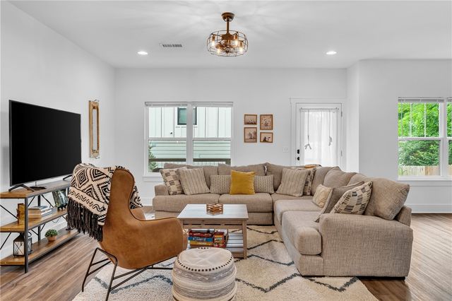 215 E Center Street, Fayetteville, AR 72701