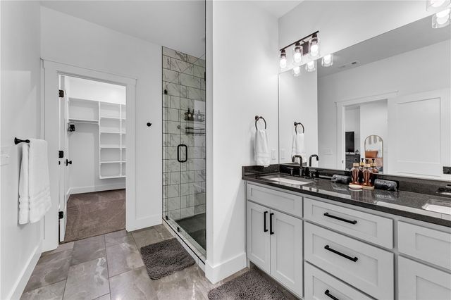 215 E Center Street, Fayetteville, AR 72701