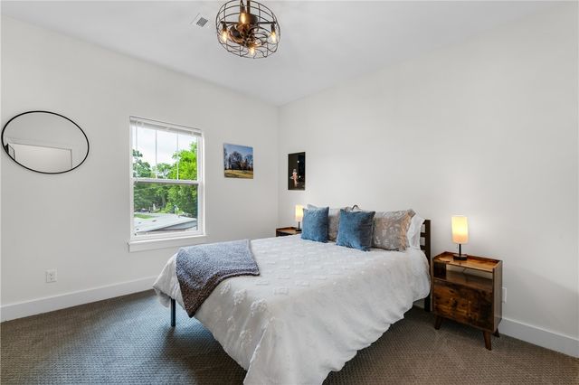 215 E Center Street, Fayetteville, AR 72701