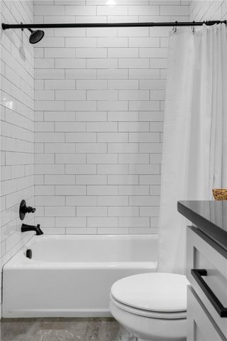 215 E Center Street, Fayetteville, AR 72701