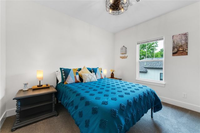 215 E Center Street, Fayetteville, AR 72701