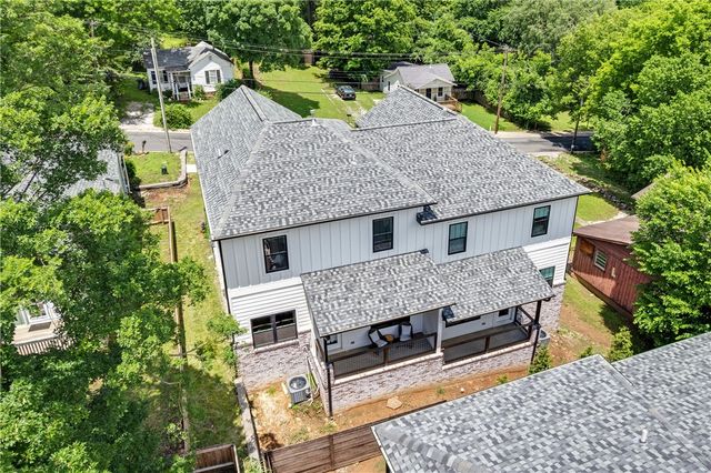 215 E Center Street, Fayetteville, AR 72701