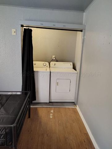 612 Clark Avenue, Stinnett, TX 79083