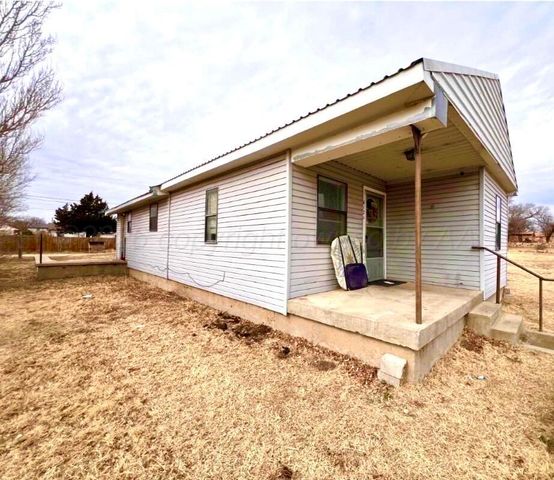 612 Clark Avenue, Stinnett, TX 79083