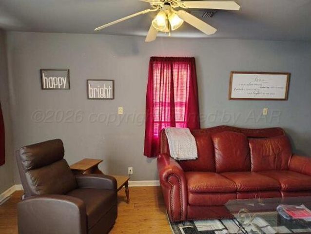 612 Clark Avenue, Stinnett, TX 79083