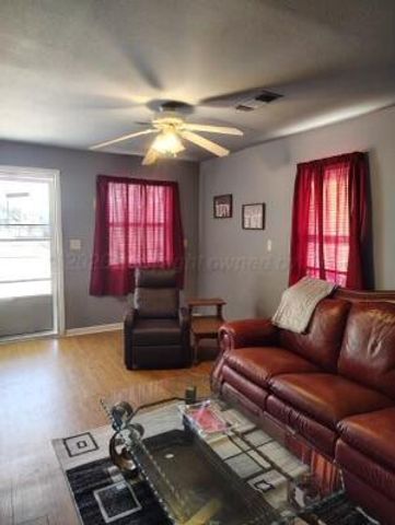 612 Clark Avenue, Stinnett, TX 79083