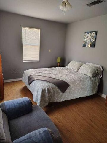 612 Clark Avenue, Stinnett, TX 79083