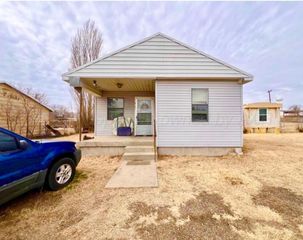 612 Clark Avenue, Stinnett, TX 79083