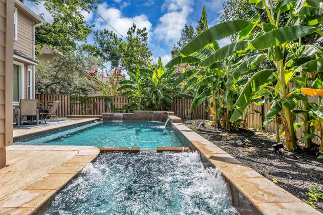 55 S Bethany Bend Circle S, The Woodlands, TX 77382
