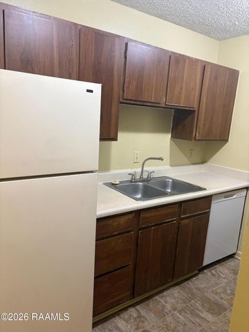 200 High Meadows Boulevard 211, Lafayette, LA 70507