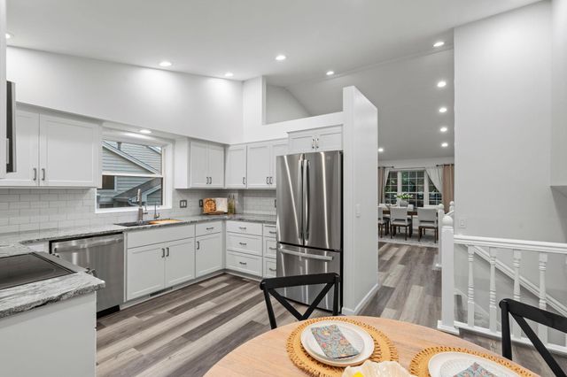 121 Fox Hollow Drive, Chanhassen, MN 55317