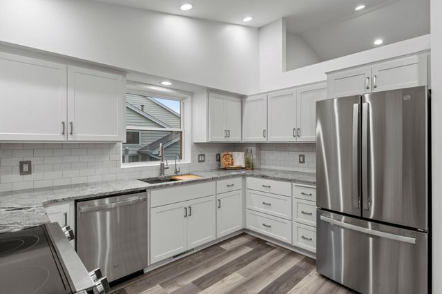 121 Fox Hollow Drive, Chanhassen, MN 55317