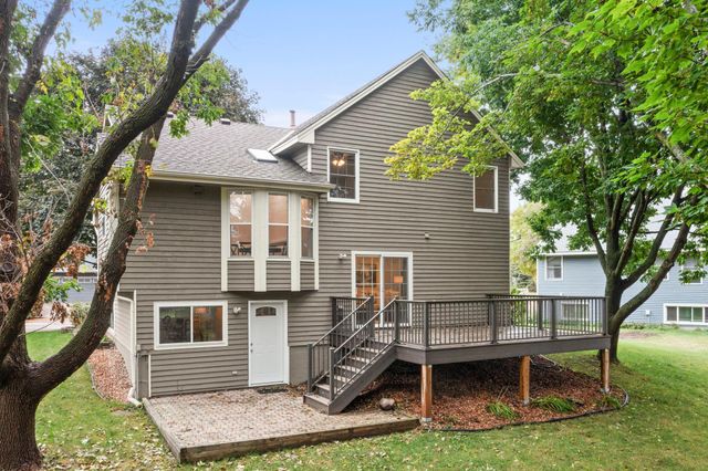 121 Fox Hollow Drive, Chanhassen, MN 55317